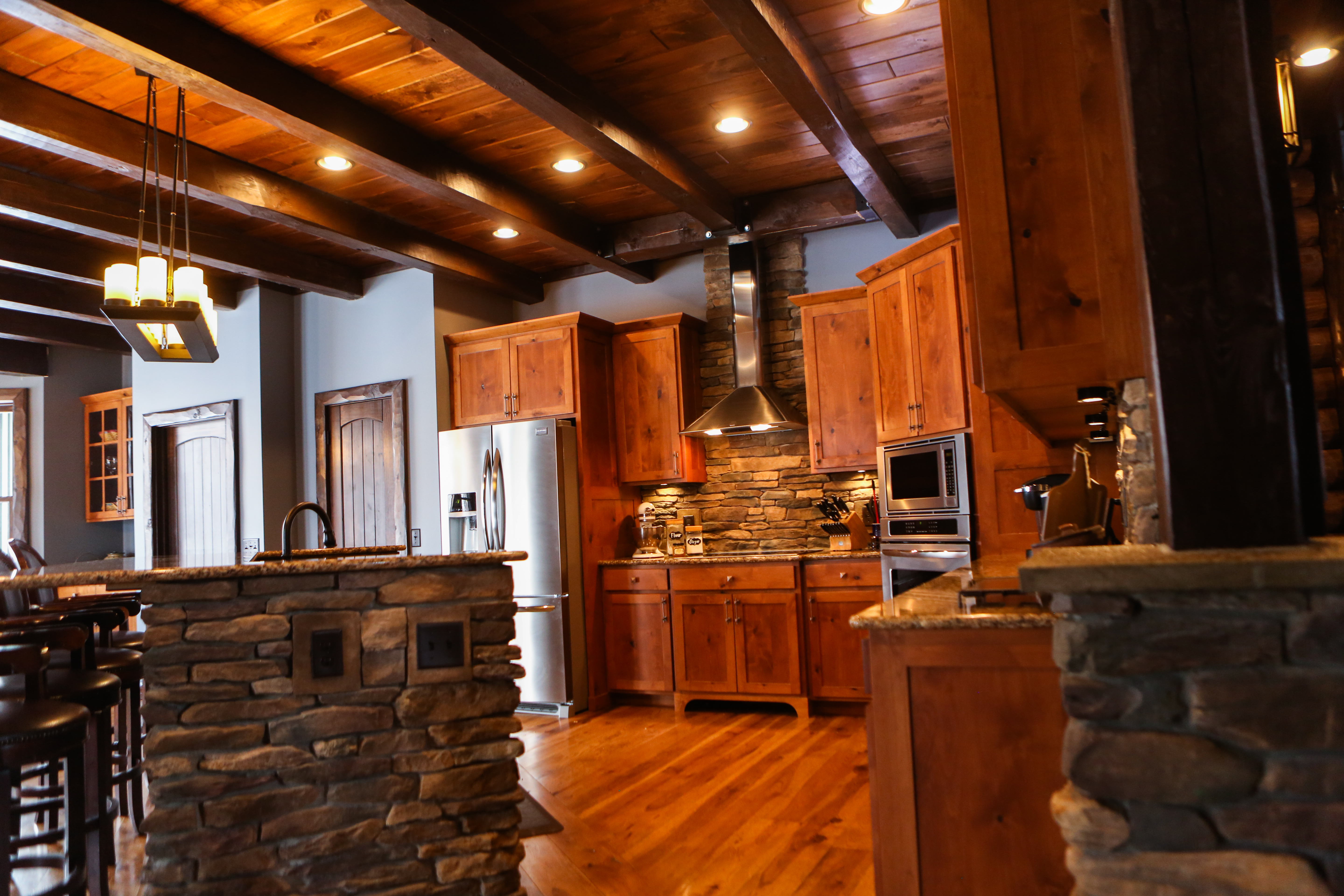 5 Log Cabin Kitchen Design Ideas