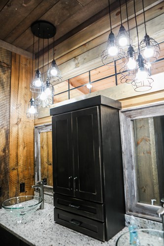 andy-green_lake-house_bathroom-2