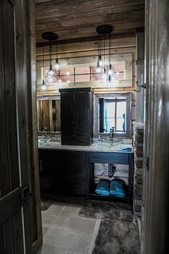 andy-green_lake-house_bathroom-3-1-1