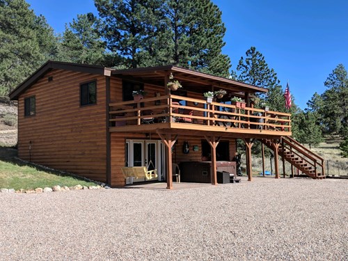 joel-kjera_2x8-pine-hand-hewn-log-siding_storm-cedar-1