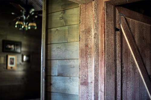 weathered-red-barnwood-min